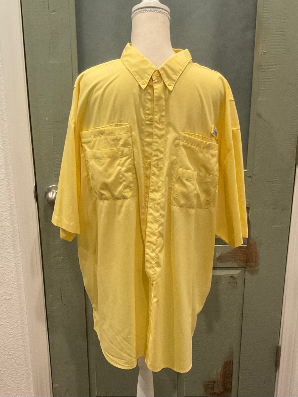 Columbia Sportswear Company - Casual Short-Sleeve Button-Down Shirt in Yellow